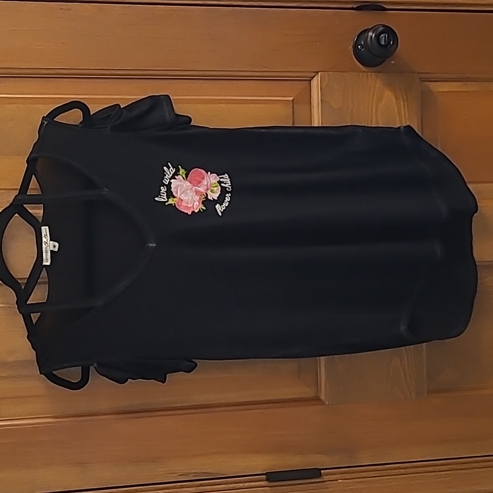 Express One Eleven burn out, cold shoulder tee. Size XS.